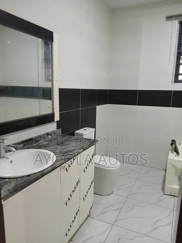 4bdrm Duplex in Ikota Gra. for rent in Ikota
