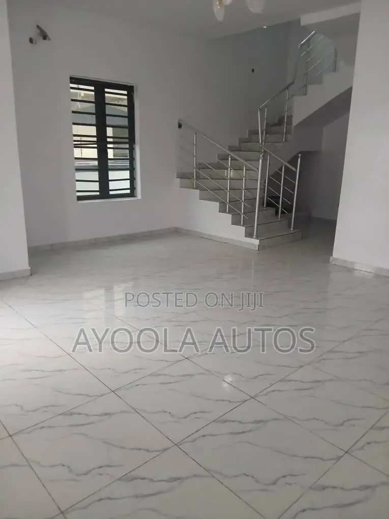 4bdrm Duplex in Ikota Gra. for rent in Ikota