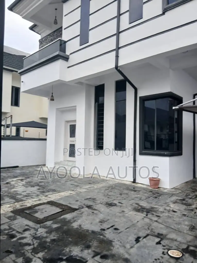 4bdrm Duplex in Ikota Gra. for rent in Ikota