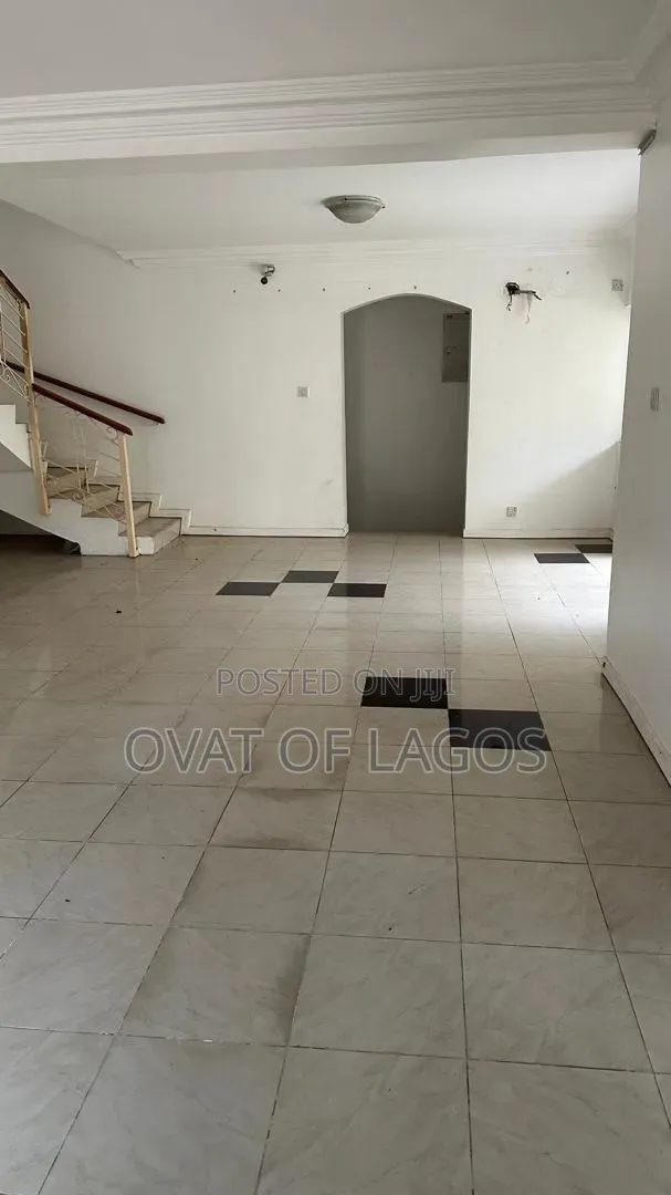 4bdrm Duplex in Parkview Estate for rent in Parkview Estate