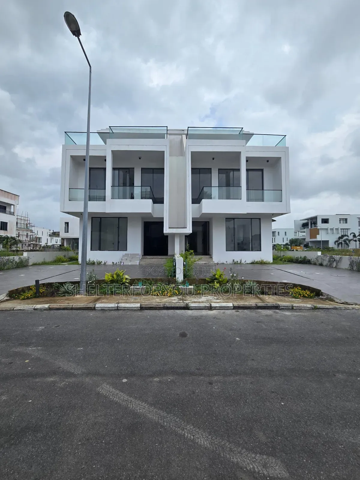 5bdrm Duplex in Ikate for sale in Ikate