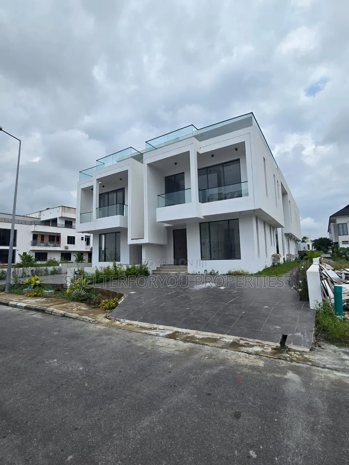 5bdrm Duplex in Ikate for sale in Ikate