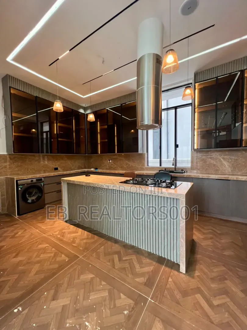 Furnished 5bdrm Duplex in Chevron, Osapa london for sale in Osapa london