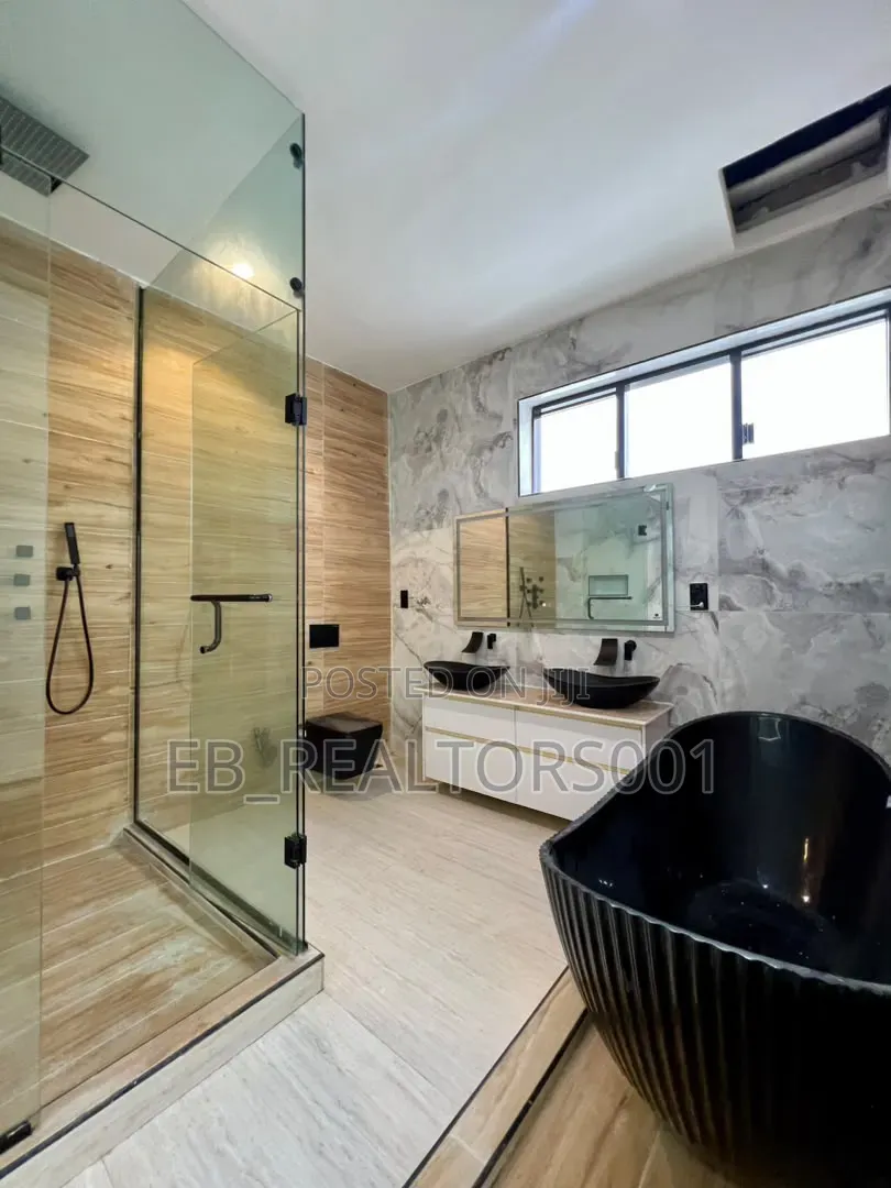 Furnished 5bdrm Duplex in Chevron, Osapa london for sale in Osapa london