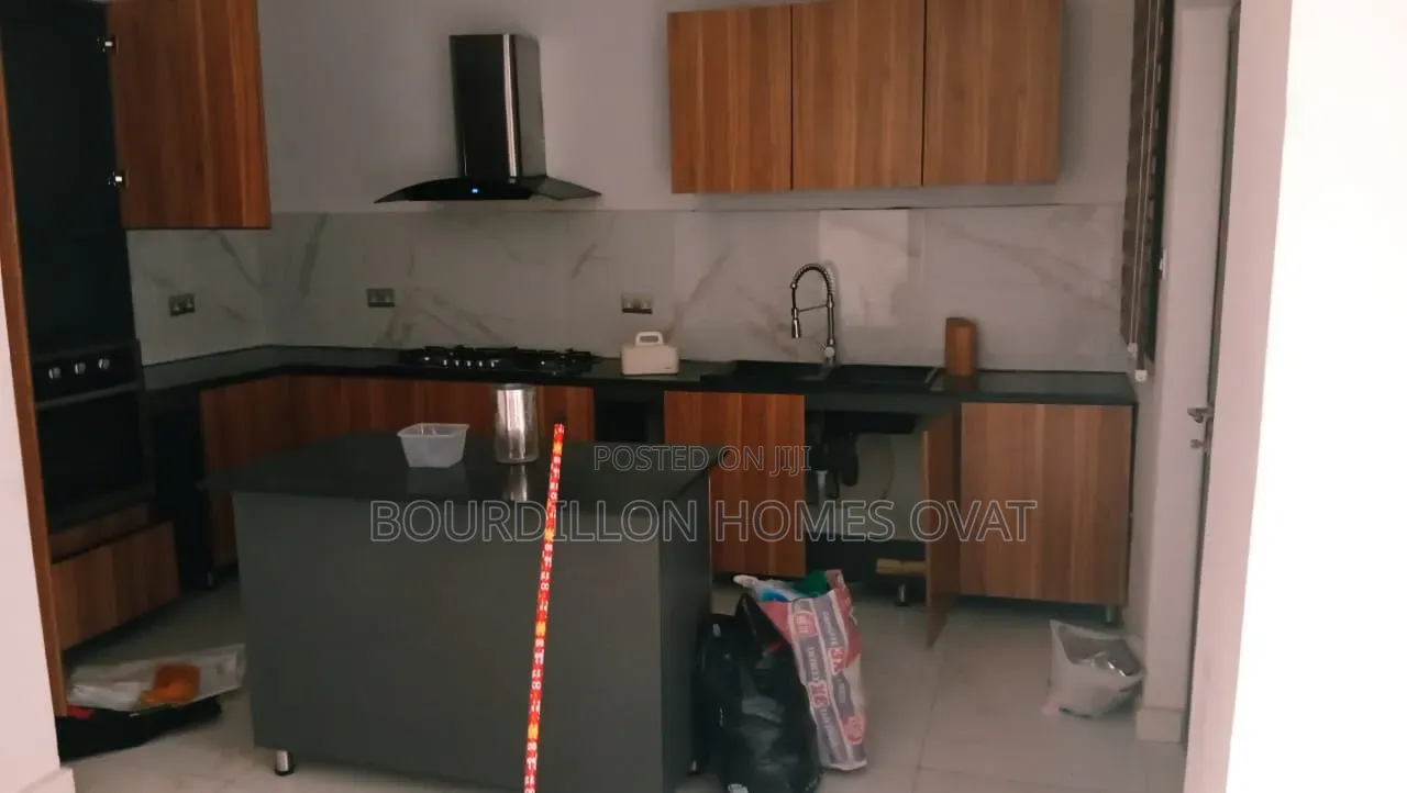 3bdrm Apartment in Parkview Estate for sale in Parkview Estate
