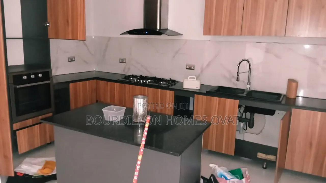 3bdrm Apartment in Parkview Estate for sale in Parkview Estate