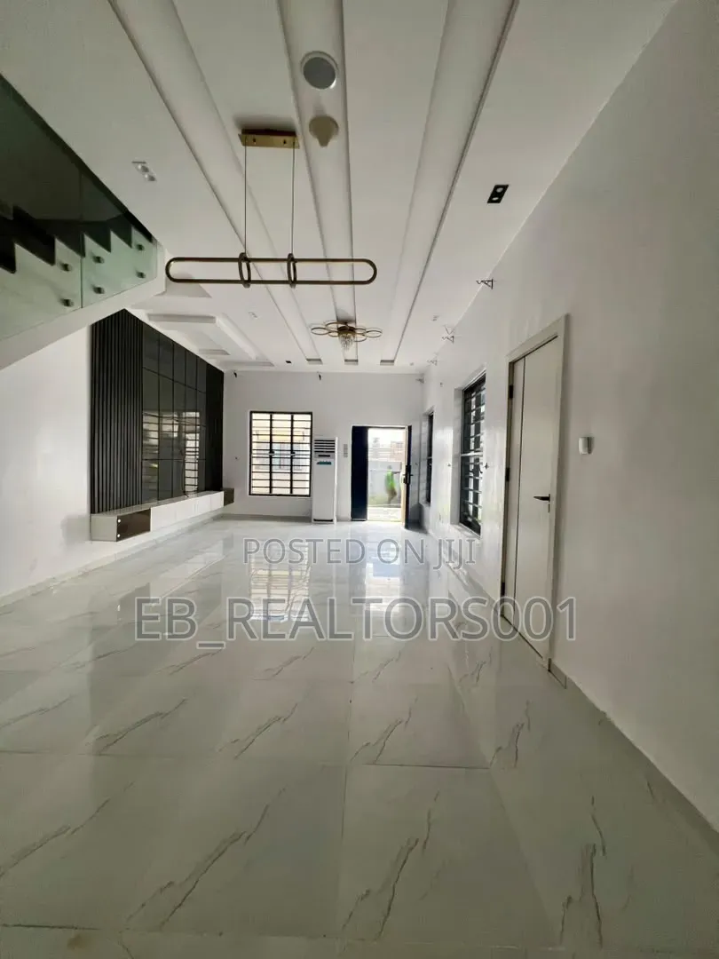 Furnished 4bdrm Duplex in Chevron for sale in Chevron