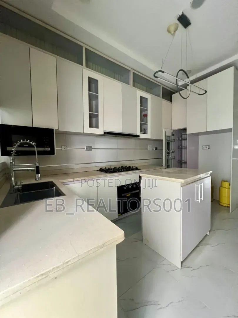 Furnished 4bdrm Duplex in Chevron for sale in Chevron