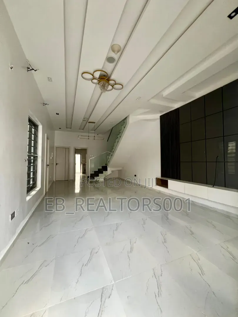 Furnished 4bdrm Duplex in Chevron for sale in Chevron