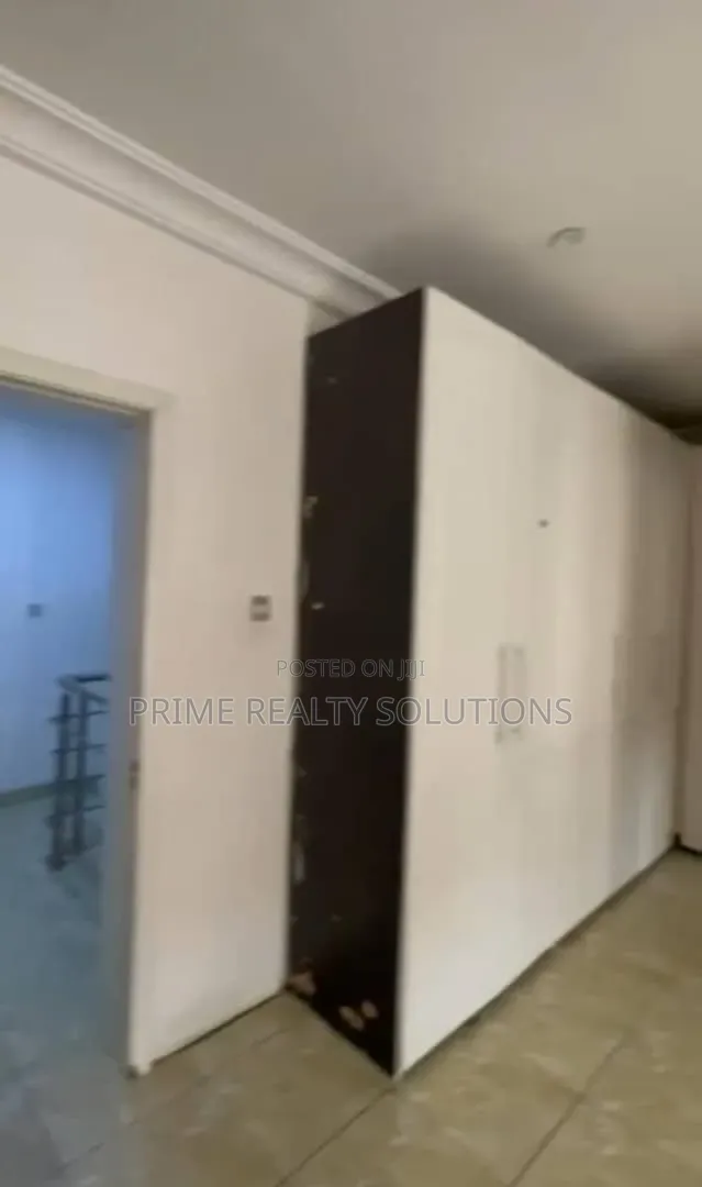Studio Apartment in Chevron for rent in Chevron