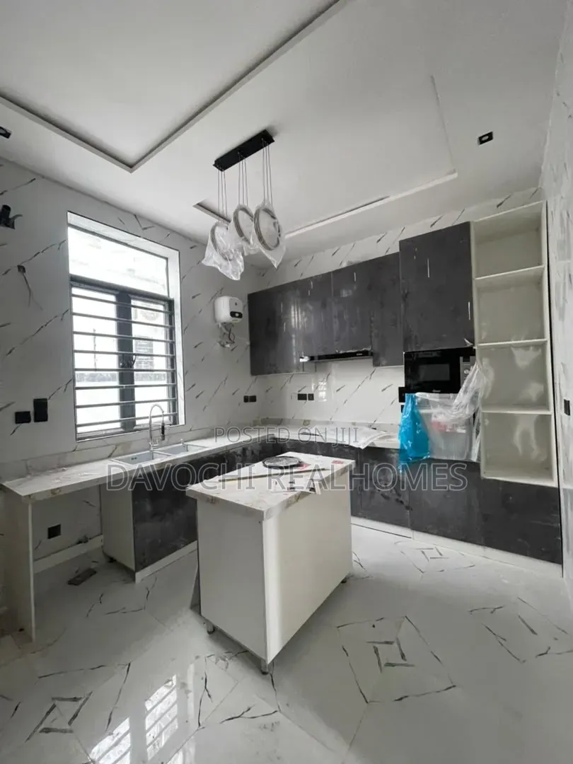 4bdrm Duplex in Ikota for sale in Ikota