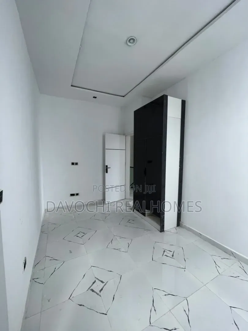 4bdrm Duplex in Ikota for sale in Ikota