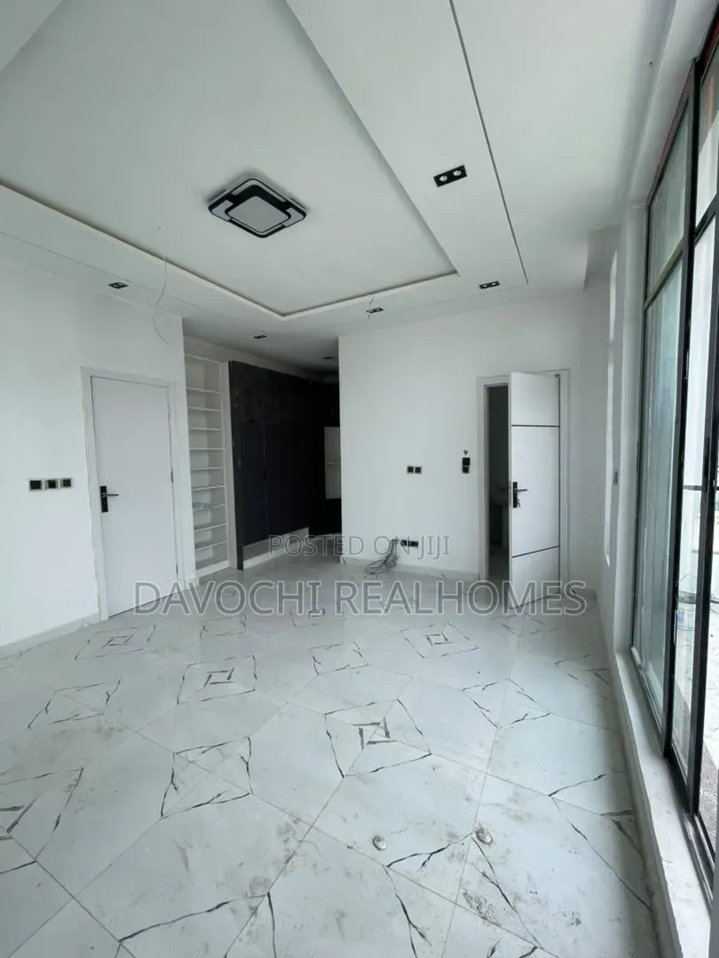 4bdrm Duplex in Ikota for sale in Ikota