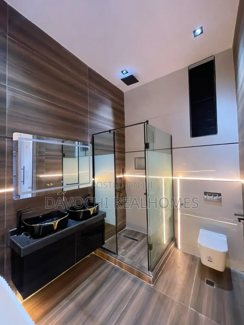 5bdrm Duplex in Chevron for sale in Chevron