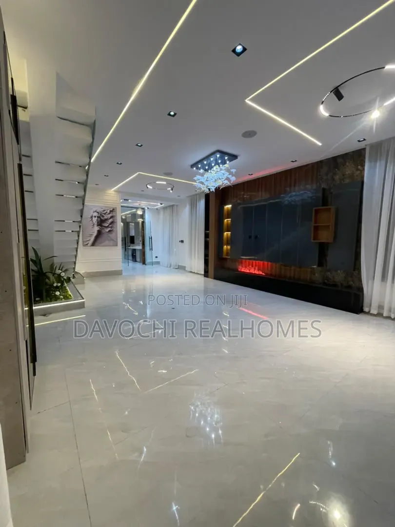 5bdrm Duplex in Chevron for sale in Chevron