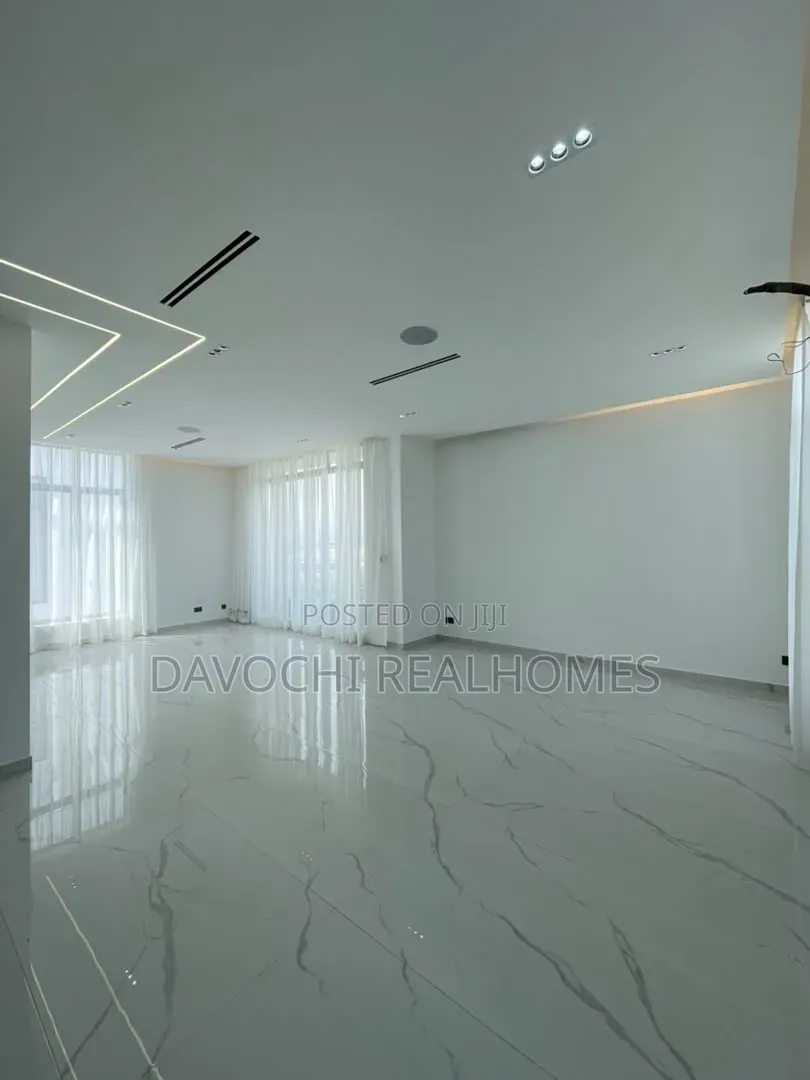 5bdrm Duplex in Osapa london for sale in Osapa london