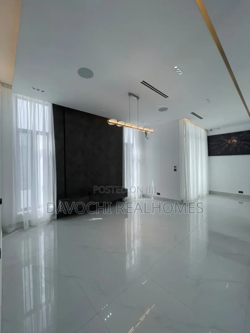 5bdrm Duplex in Osapa london for sale in Osapa london