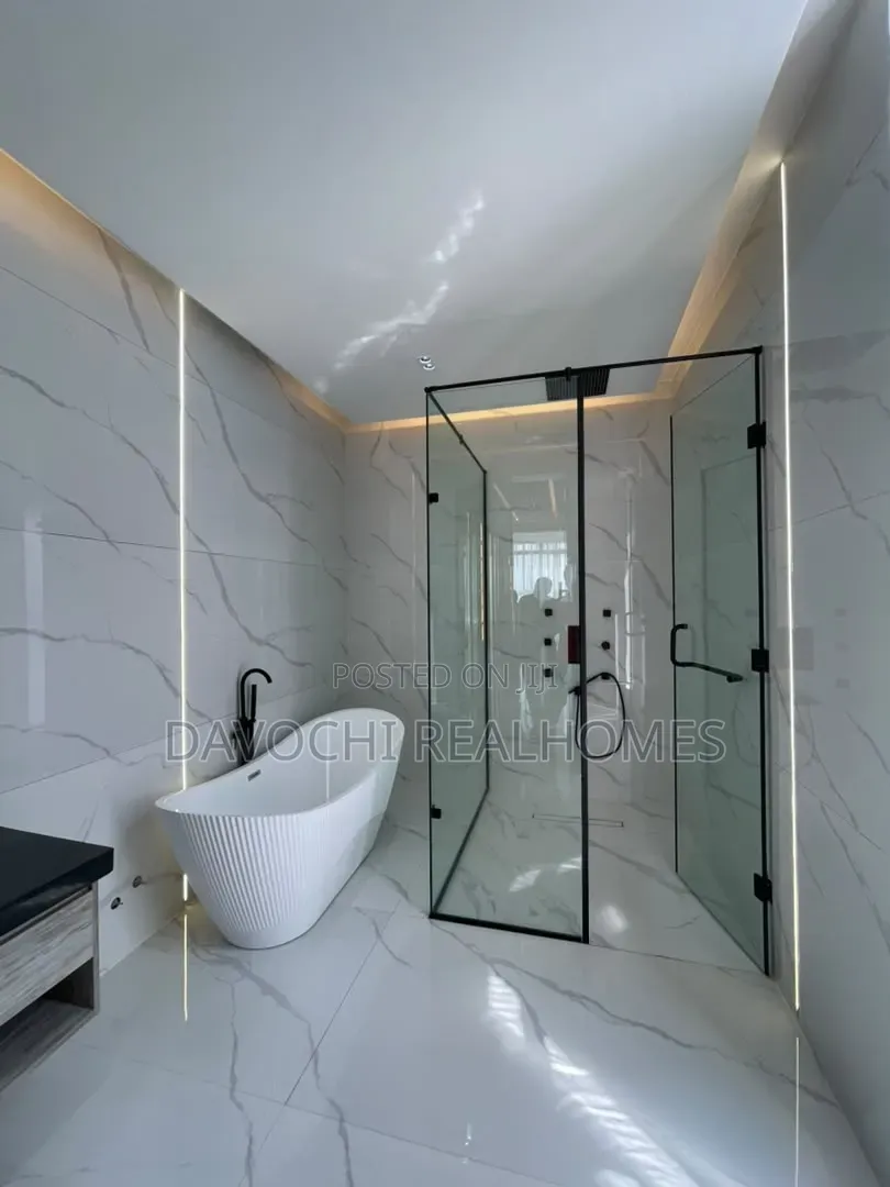 5bdrm Duplex in Osapa london for sale in Osapa london