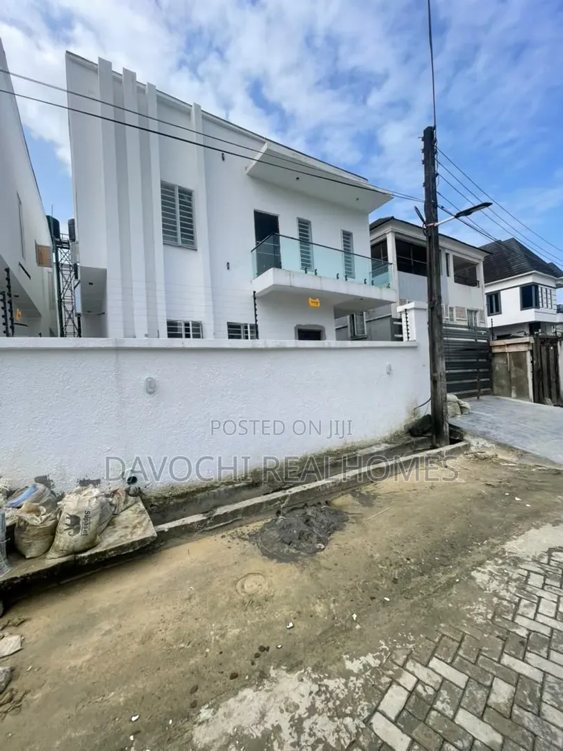 5bdrm Duplex in Ikota for sale in Ikota