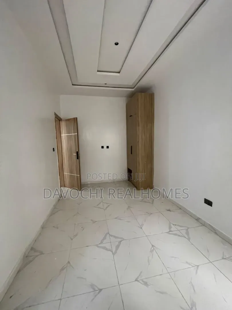 5bdrm Duplex in Ikota for sale in Ikota