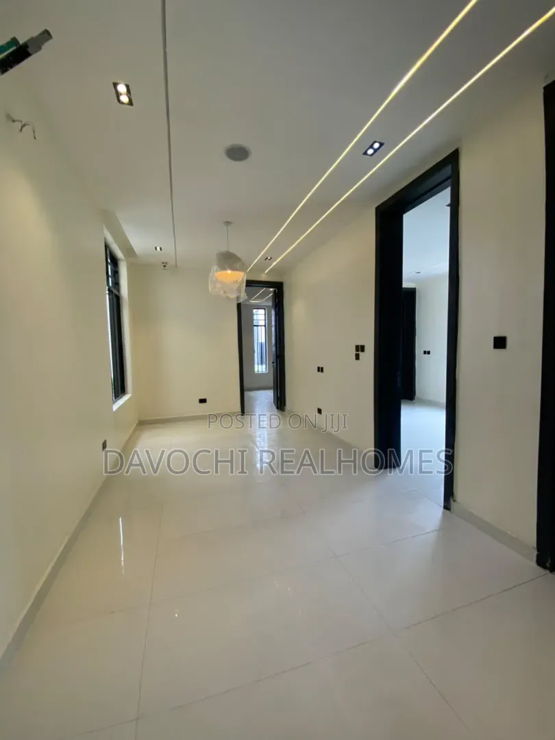 5bdrm Duplex in Chevron for sale in Chevron