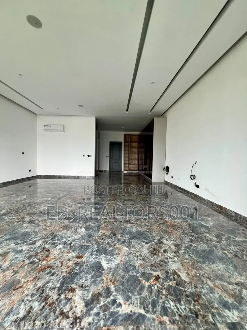 5bdrm Duplex in Secured Estate, VGC / Ajah for sale in VGC / Ajah