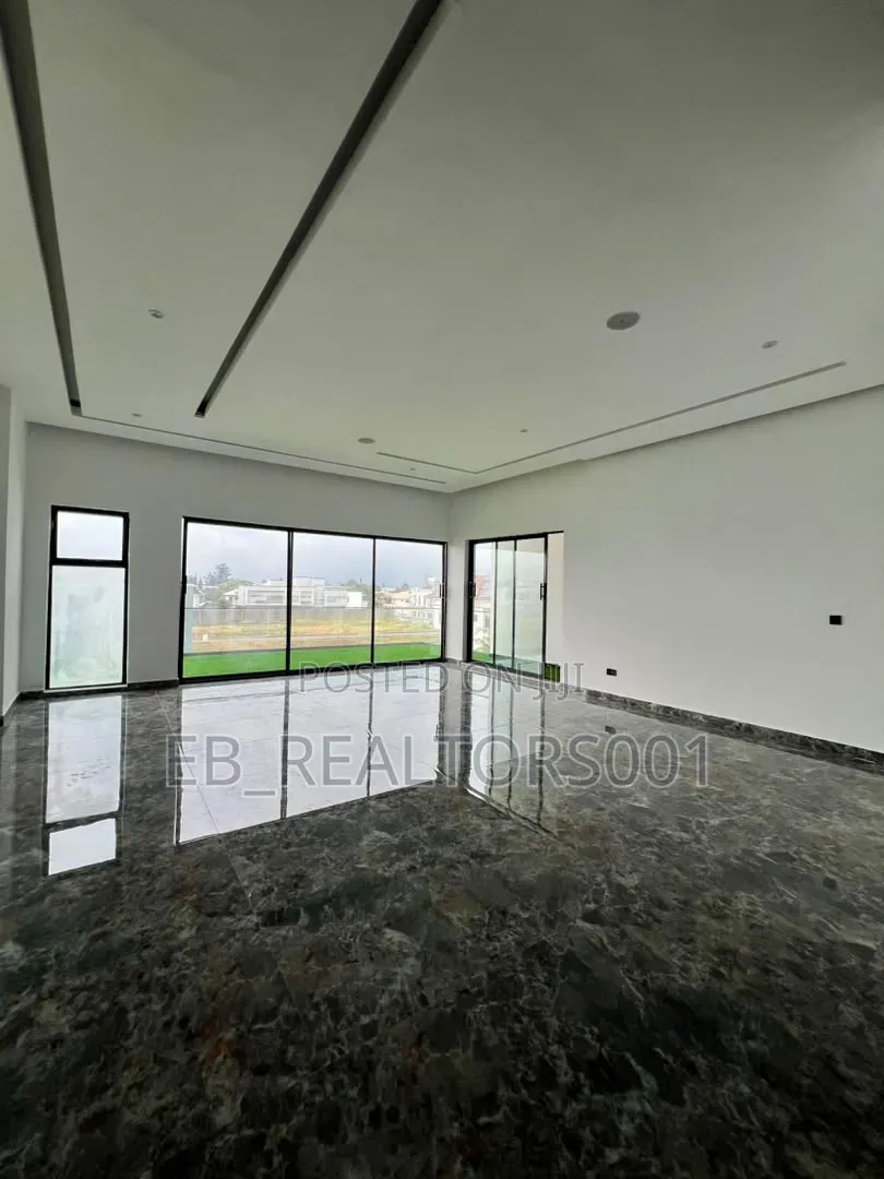 5bdrm Duplex in Secured Estate, VGC / Ajah for sale in VGC / Ajah