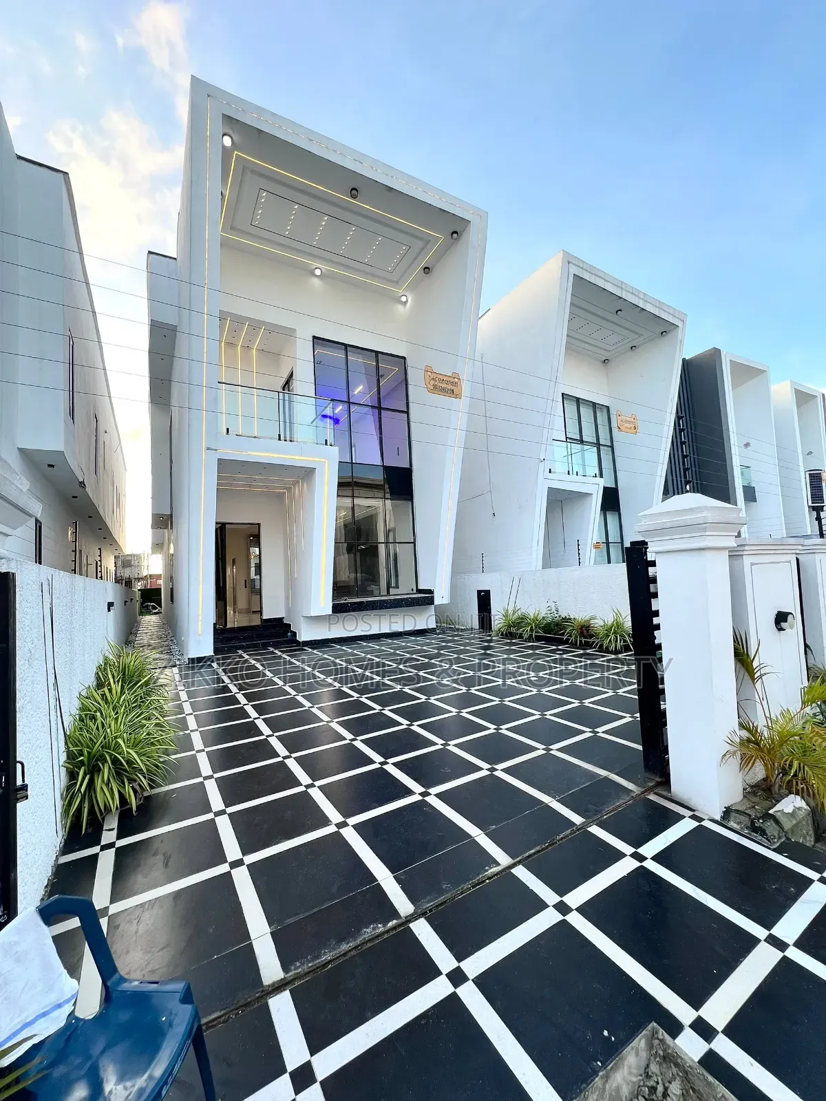 5bdrm Duplex in Ajah for sale in Ado / Ajah