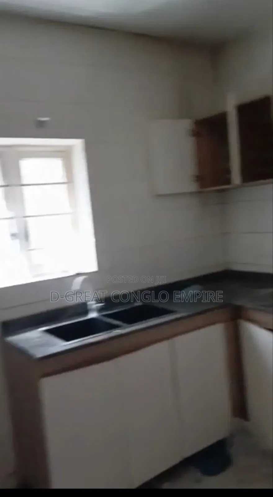 16bdrm Block of Flats in Nwawolor Market Axis, Oshimili South for sale in Oshimili South