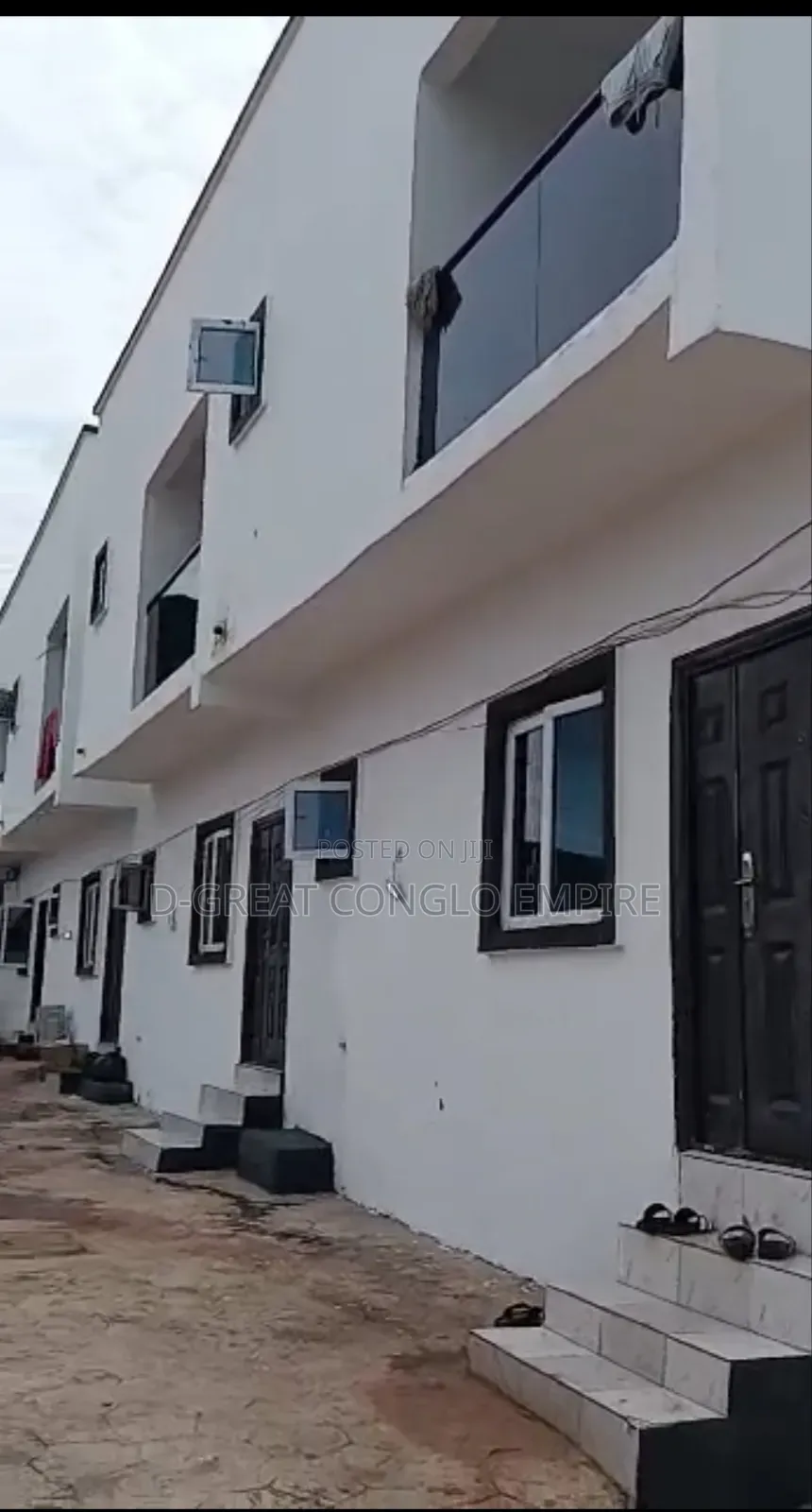 16bdrm Block of Flats in Nwawolor Market Axis, Oshimili South for sale in Oshimili South