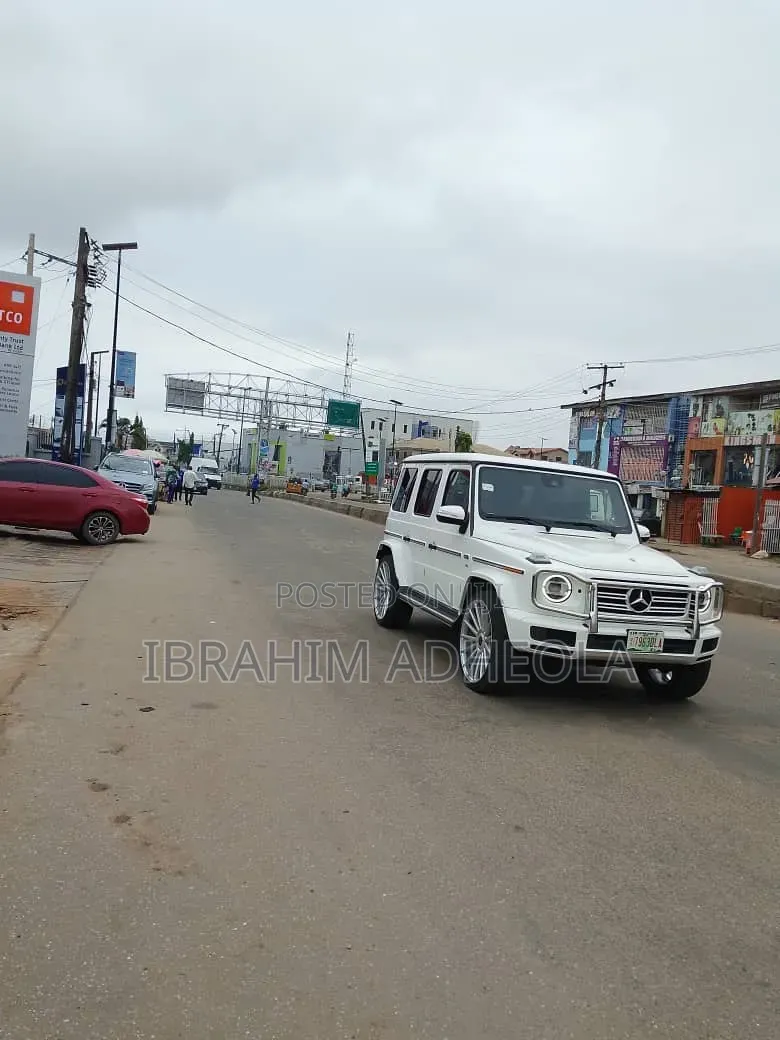 A Demolishable Structure Facing the Major Road in Egbeda