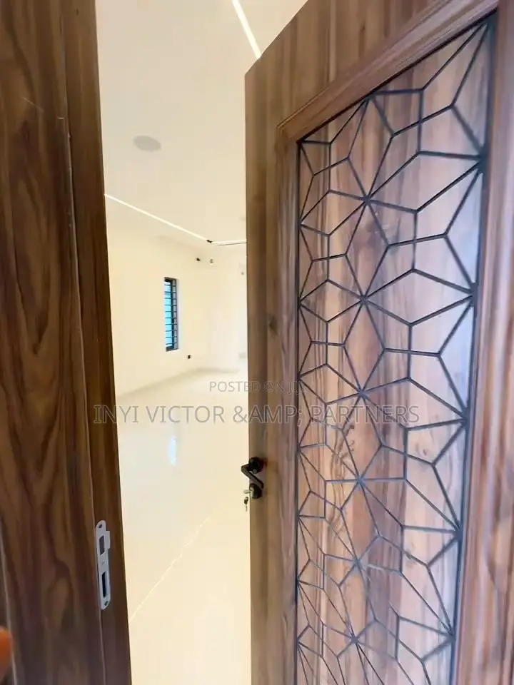 5bdrm Duplex in Life Camp for sale in Life Camp