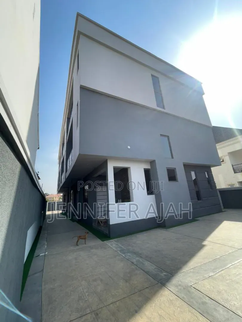 Furnished 4bdrm Townhouse/Terrace in Zoneb Apo for sale in Apo Resettlement