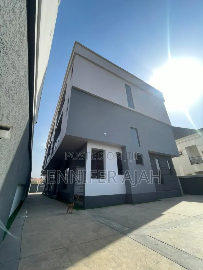 Furnished 4bdrm Townhouse/Terrace in Zoneb Apo for sale in Apo Resettlement