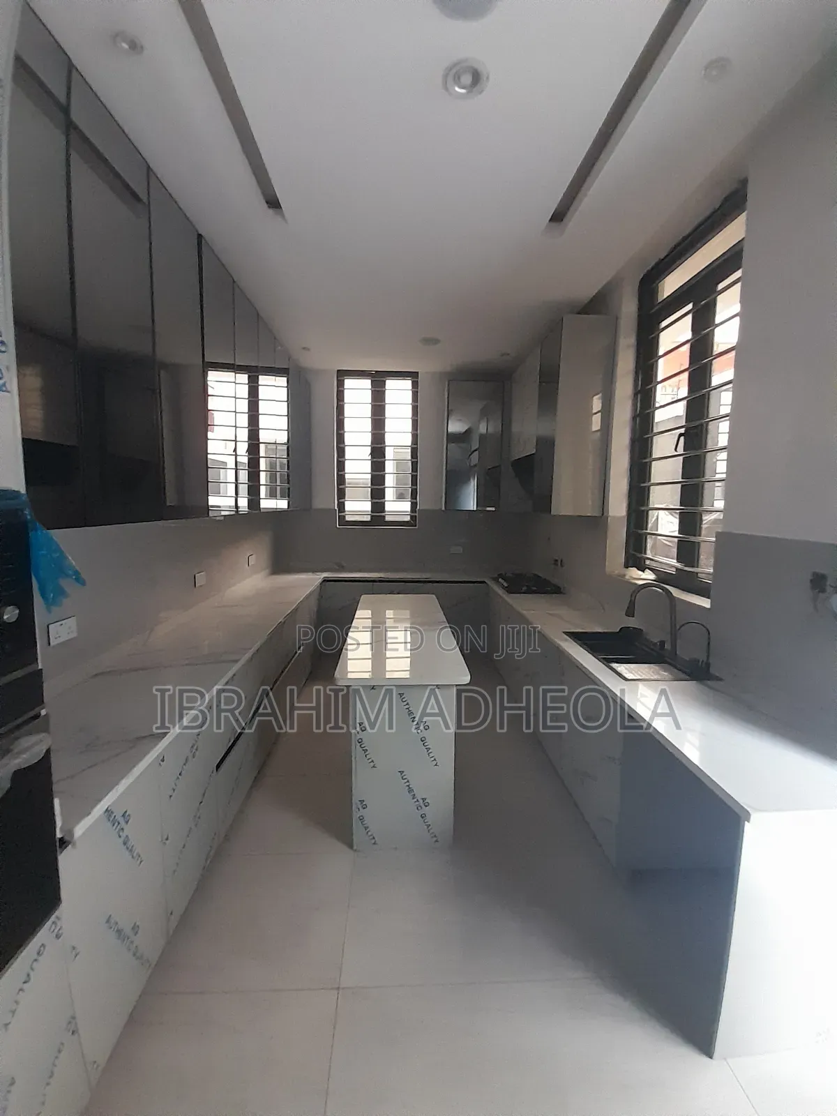 5bdrm Duplex in Omole Phase2 for sale in Omole Phase 2