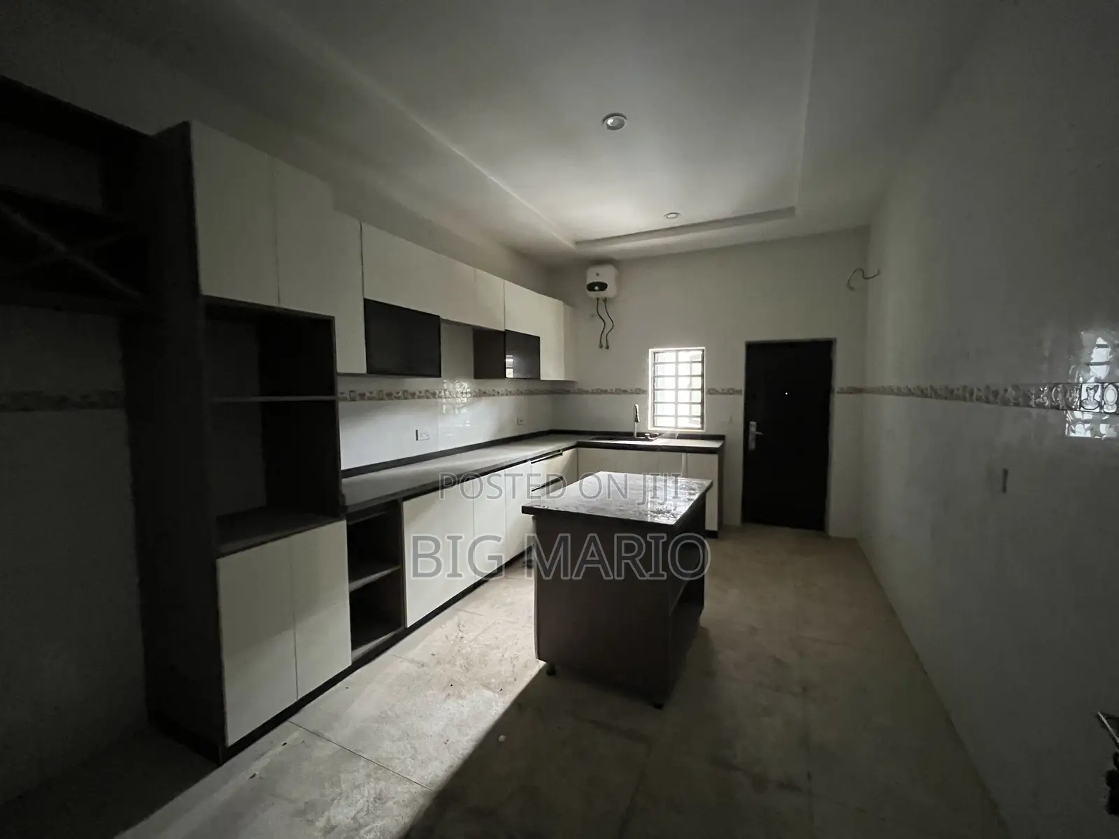 3bdrm Block of Flats in Guzape for sale in Guzape District