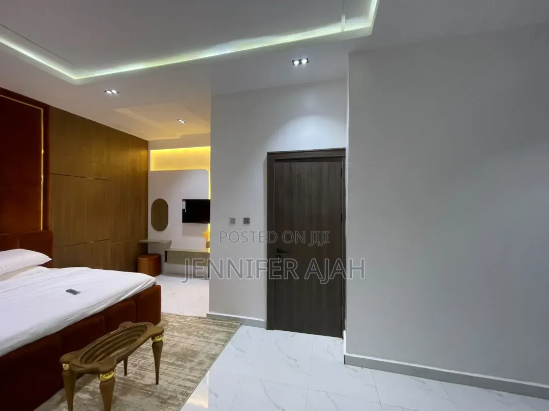 Furnished 4bdrm Townhouse/Terrace in Zoneb Apo for sale in Apo Resettlement