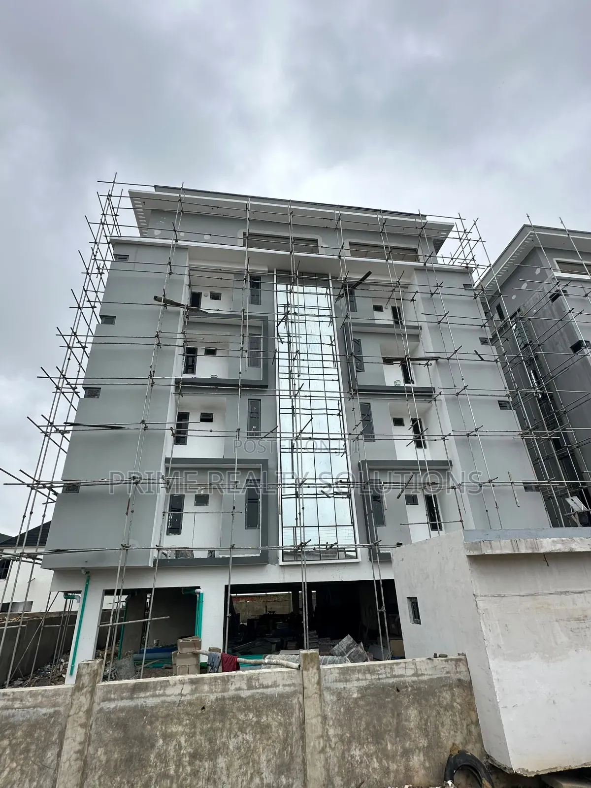 3bdrm Penthouse in Lekki Expressway for sale in Lekki Expressway