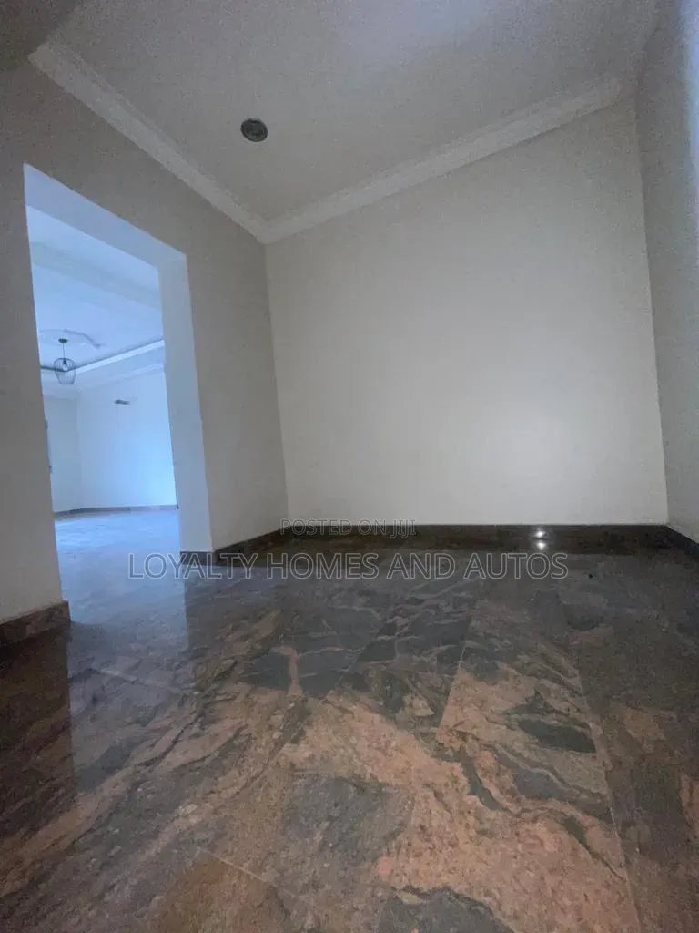 4bdrm Duplex in Mende for sale in Mende