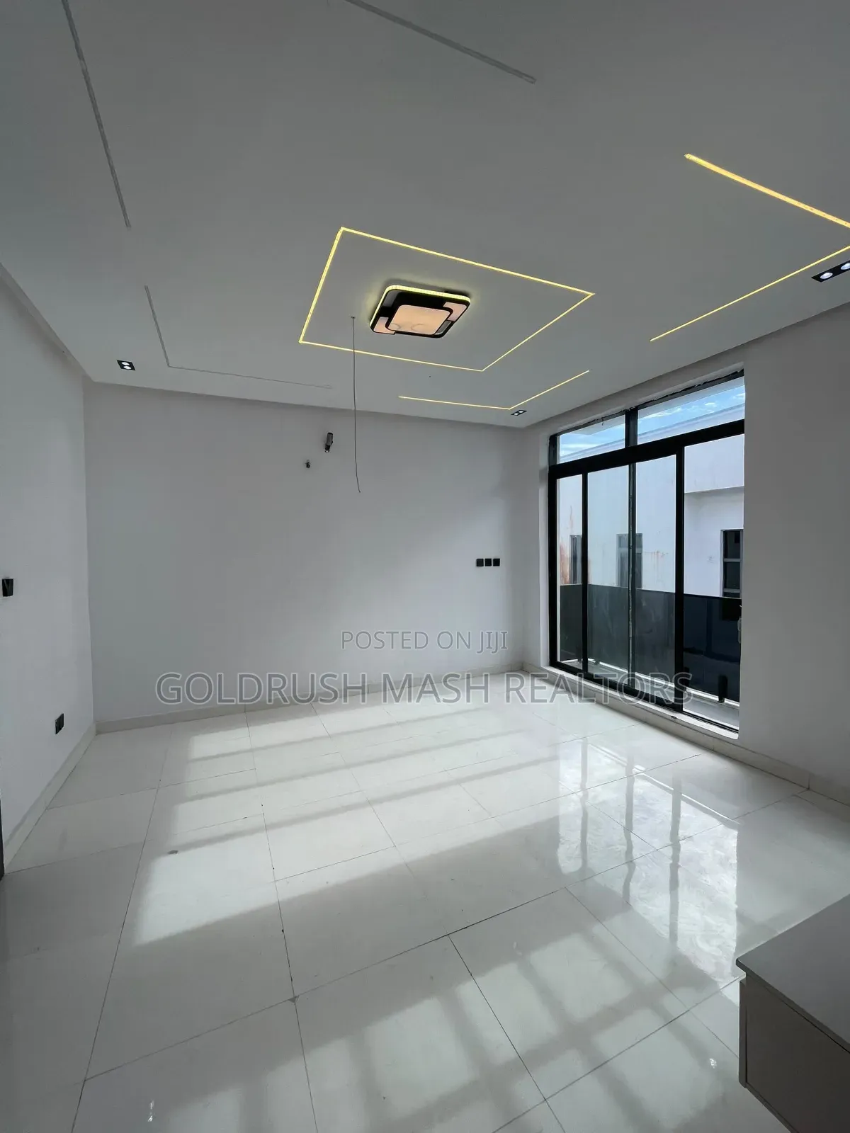 3bdrm Townhouse/Terrace in Ikota-Lekki for sale in Ikota