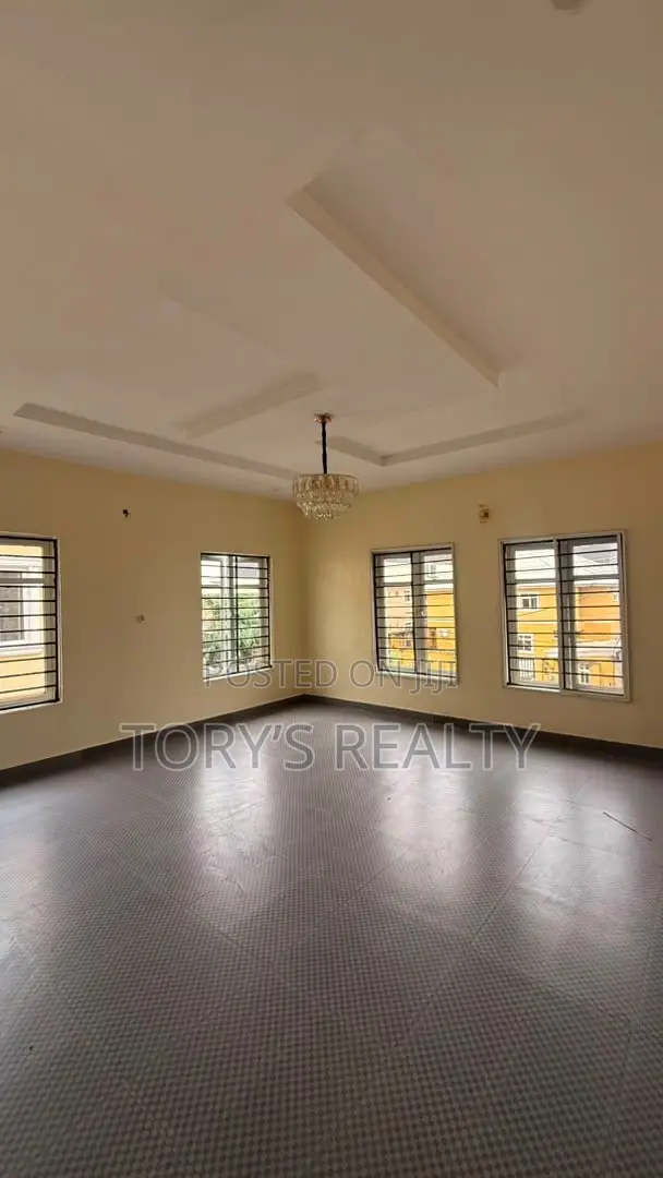 5bdrm Duplex in Ikota for rent in Ikota