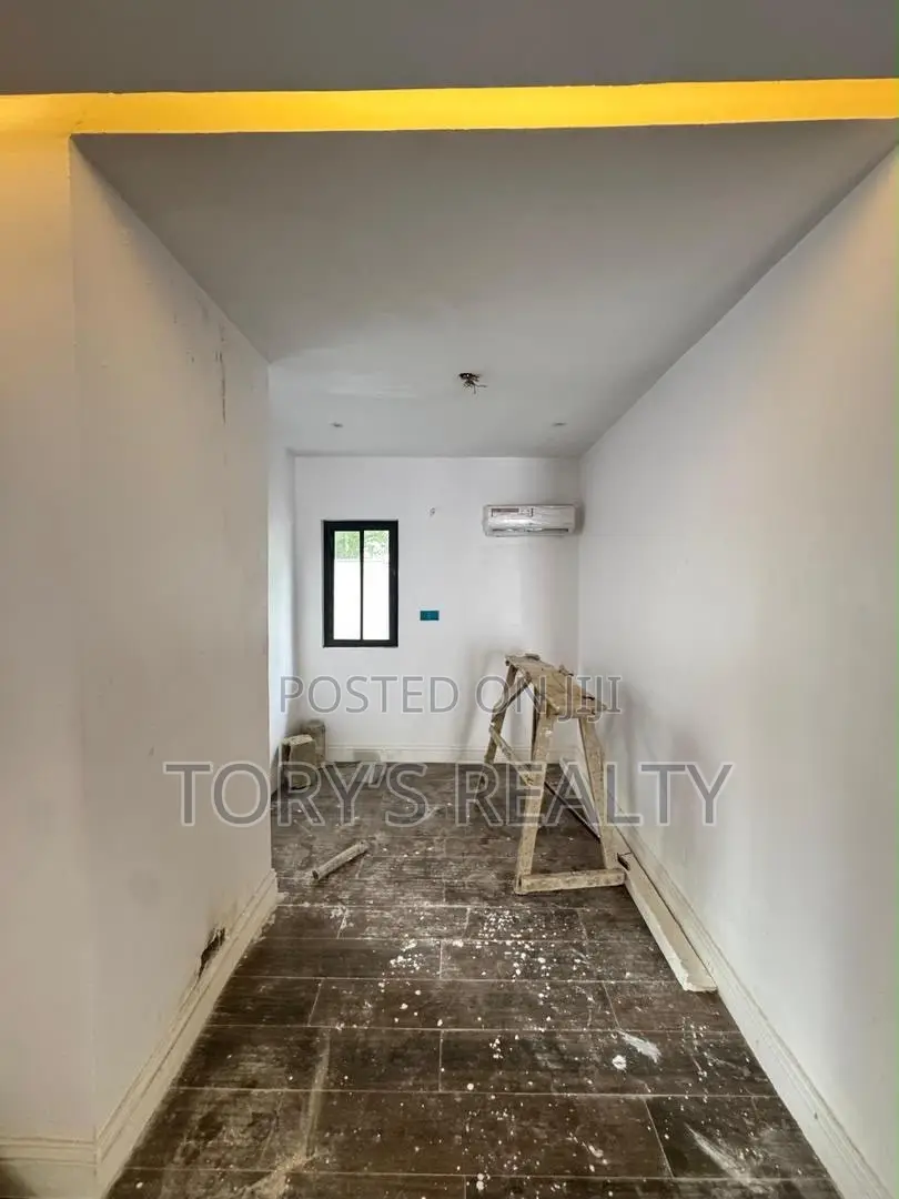 4bdrm Duplex in Banana Island for sale in Banana Island