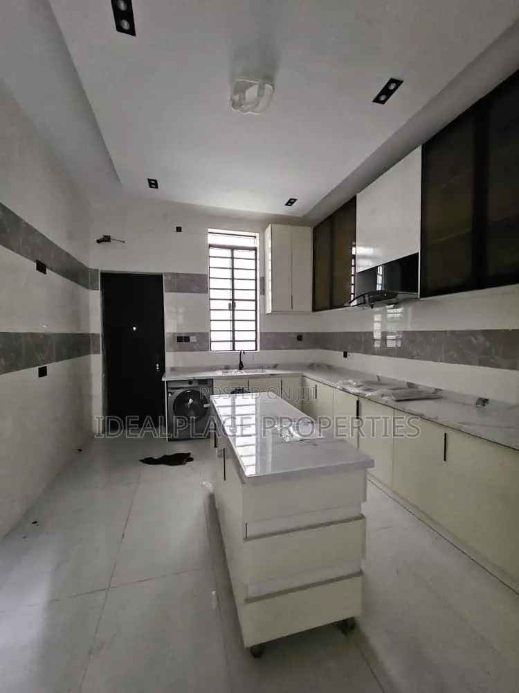 5bdrm Duplex in Lekki for sale in Lekki