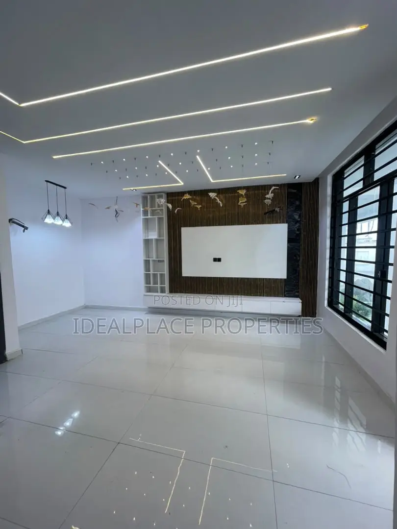 3bdrm Duplex in Ikota for sale in Ikota