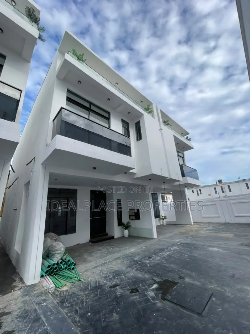3bdrm Duplex in Ikota for sale in Ikota
