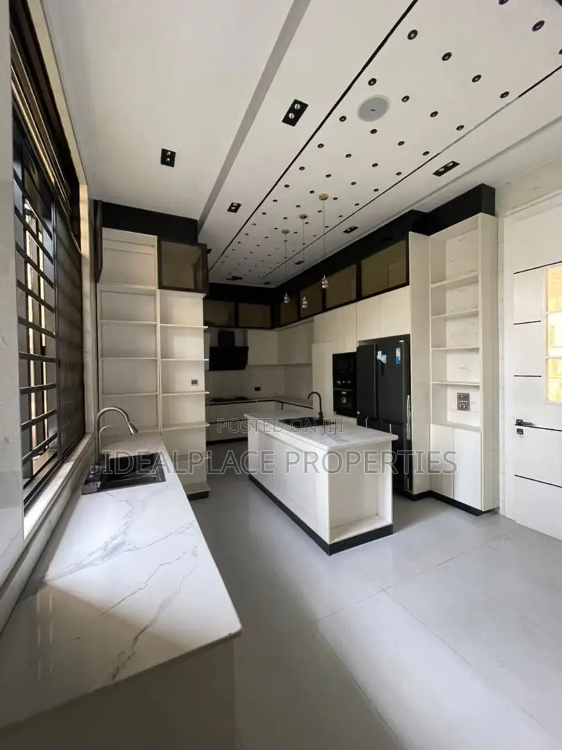 5bdrm Duplex in Osapa london for sale in Osapa london