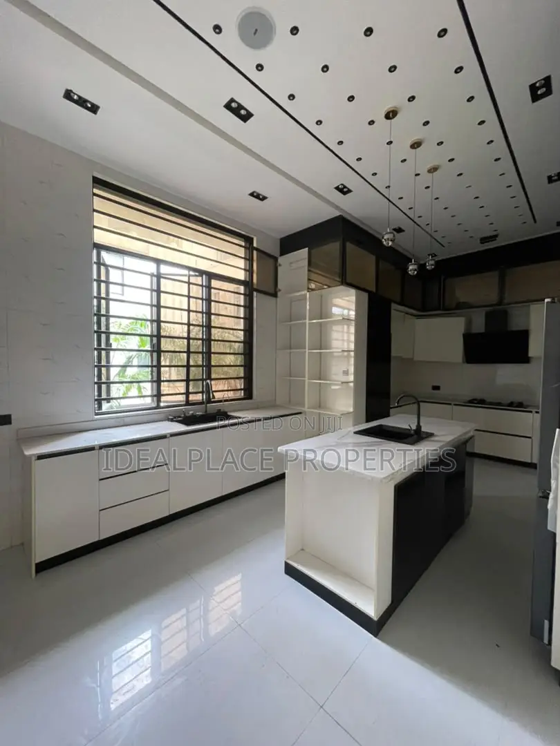 5bdrm Duplex in Osapa london for sale in Osapa london