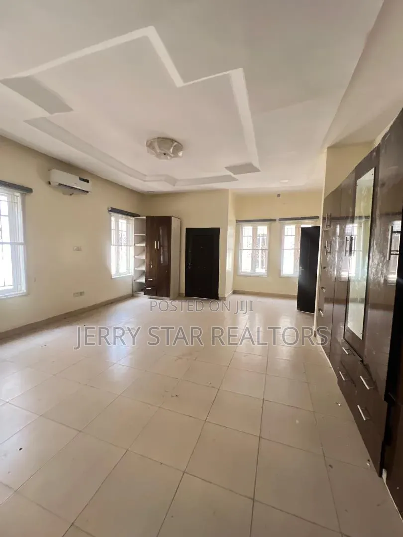 4bdrm Duplex in Bera Estate, Chevron for rent in Chevron