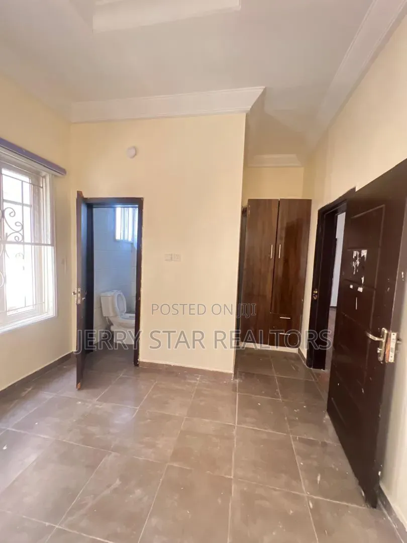4bdrm Duplex in Bera Estate, Chevron for rent in Chevron