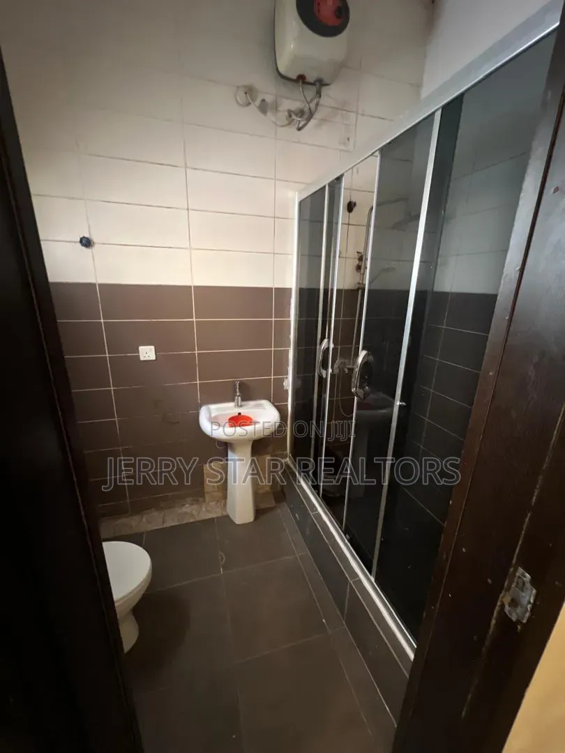 4bdrm Duplex in Bera Estate, Chevron for rent in Chevron